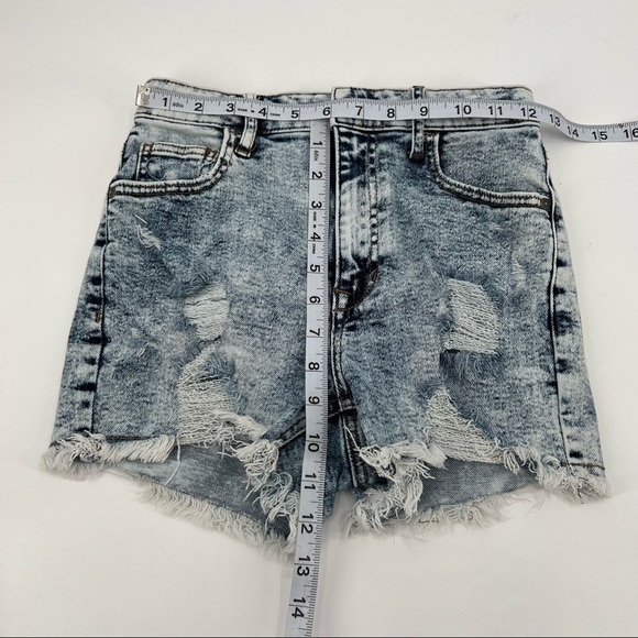 GBG Los Ángeles Distressed Cut Off Jean Shorts Size 26 Women’s - Picture 4 of 10